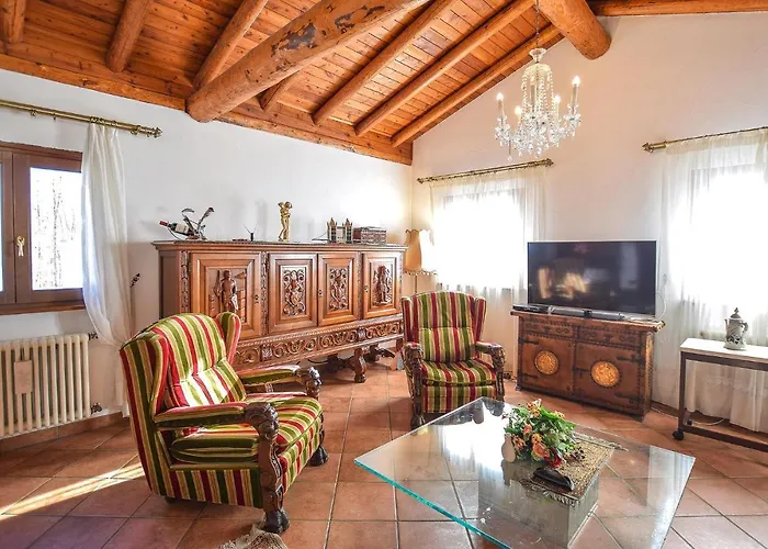 2 Bedroom Stunning In Σπίτι διακοπών Luino