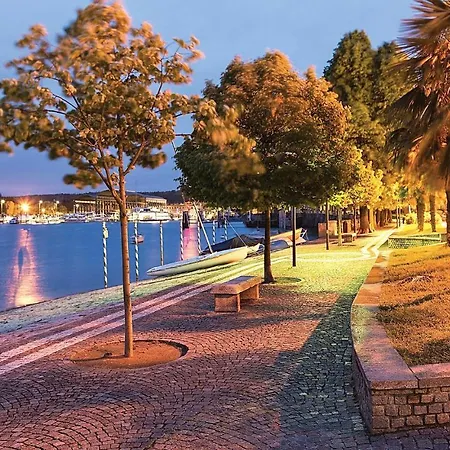 Сasa de vacaciones Casa Acogedora En Con Cocina Luino