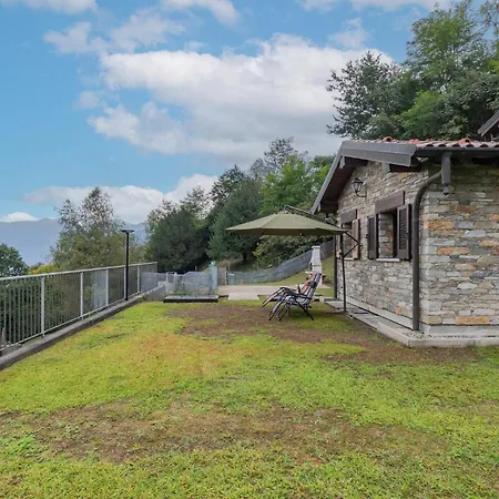 Сasa de vacaciones Casa Acogedora En Con Cocina Luino