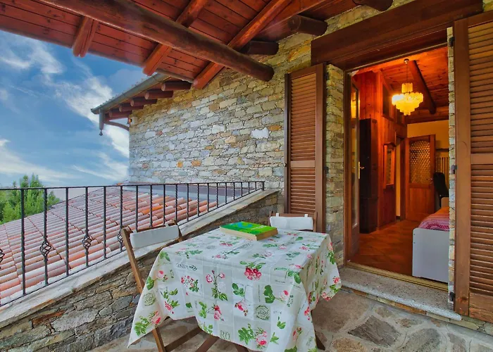 2 Bedroom Stunning In Prázdninový dům Luino