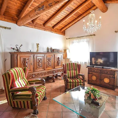 2 Bedroom Stunning In בית נופש לואינו