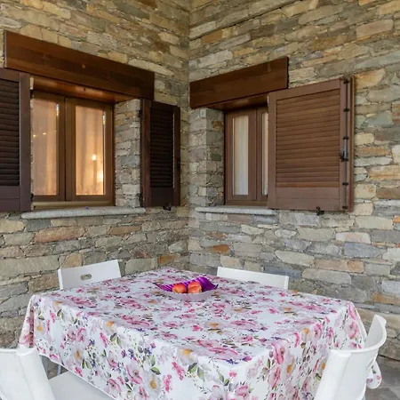 בית נופש 2 Bedroom Stunning In לואינו