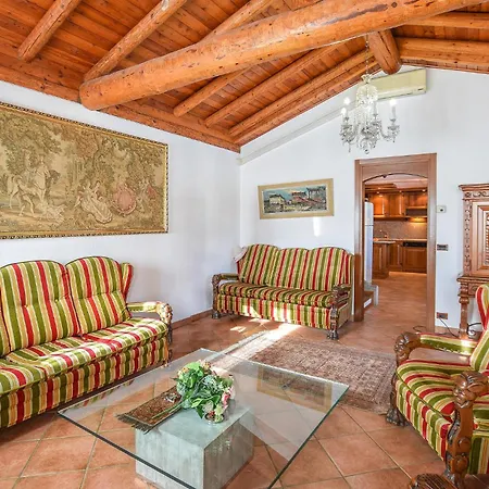בית נופש 2 Bedroom Stunning In